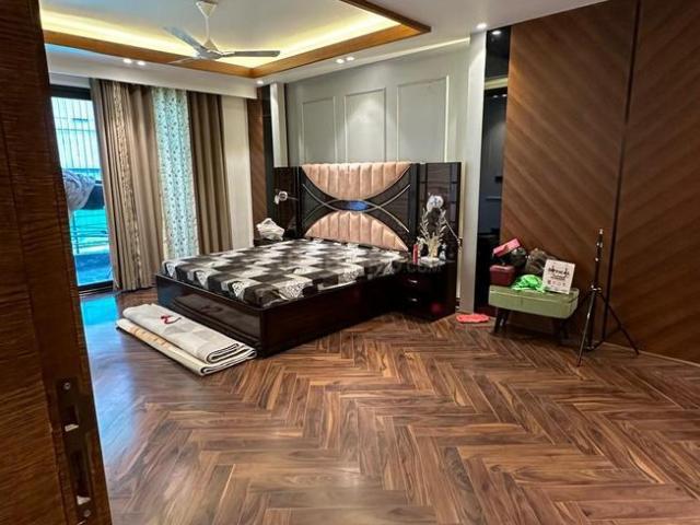5 BHK Independent Builder Floor in DLF Phase 2 for resale Gurgaon. The reference number is 19994572