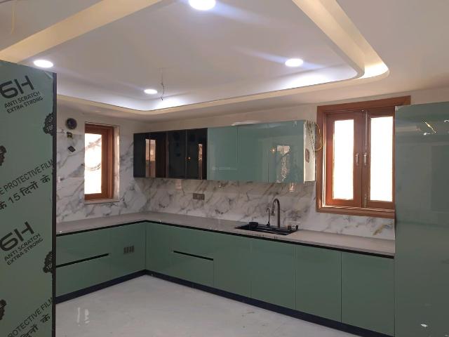 5 BHK Independent Builder Floor in Green Field Colony for resale Faridabad. The reference number is 19640940