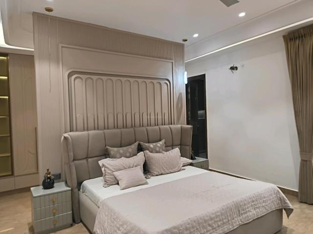 5 BHK Independent Builder Floor in Indirapuram for resale Ghaziabad. The reference number is 20732842