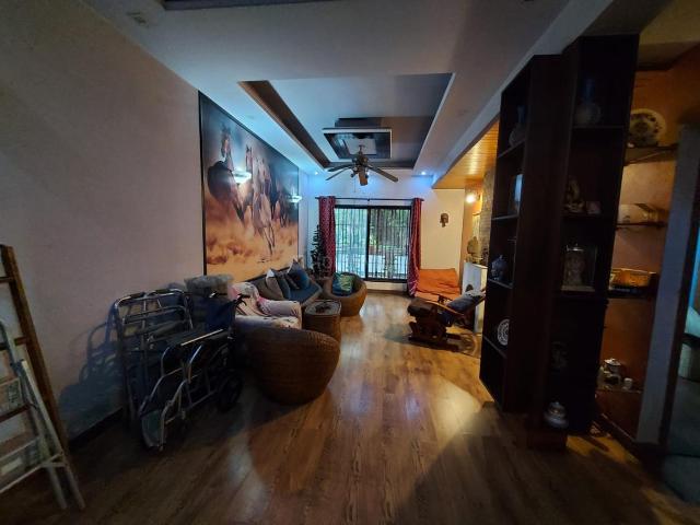 5 BHK Independent Builder Floor in Punjabi Bagh for resale New Delhi. The reference number is 20568416