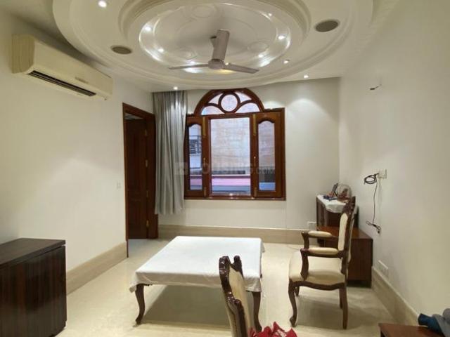 5 BHK Independent Builder Floor in Safdarjung Enclave for resale New Delhi. The reference number is 13794184