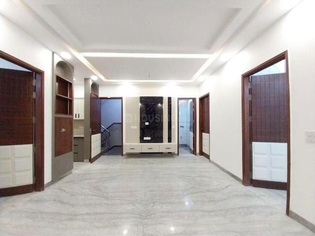 5 BHK Independent Builder Floor in Sector 11 Rohini for resale New Delhi. The reference number is 20538424