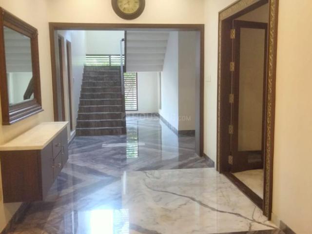 5 BHK Independent House in Uthandi for resale Chennai. The reference number is 20620675