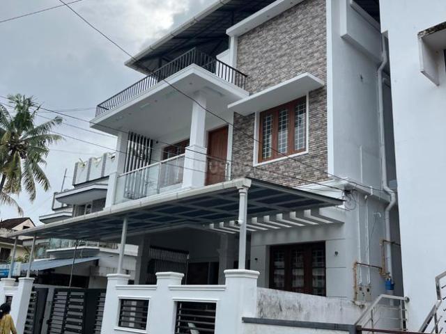 5 BHK Independent House in Vennala for resale Kochi. The reference number is 20973286