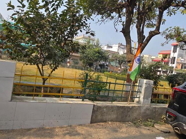 5 BHK Independent House in Vijay Nagar for resale Ghaziabad. The reference number is 19315471