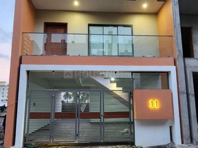 5 BHK Independent House in Althan for resale Surat. The reference number is 13716868