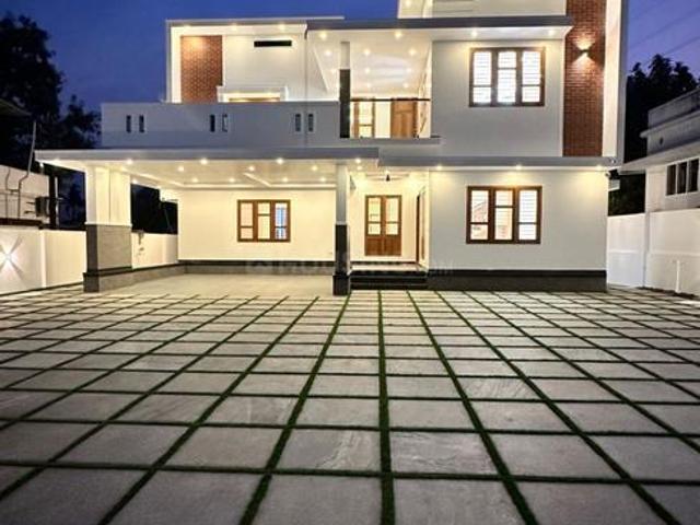 5 BHK Independent House in Aluva for resale Kochi. The reference number is 20325244
