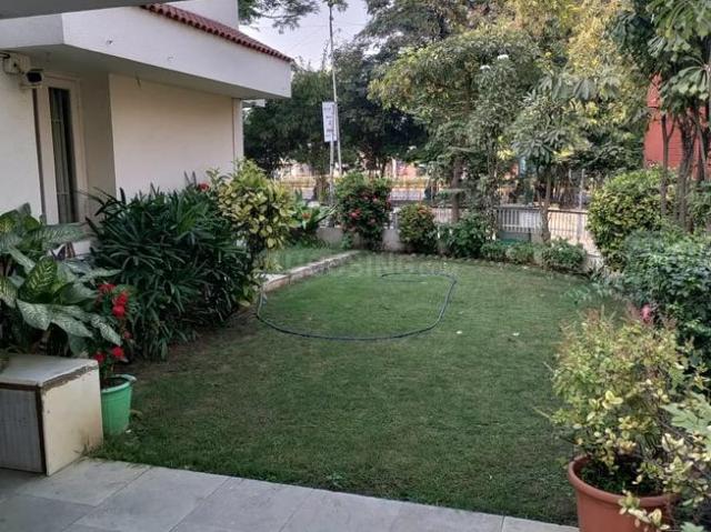 5 BHK Independent House in Ambawadi for resale Ahmedabad. The reference number is 20033562