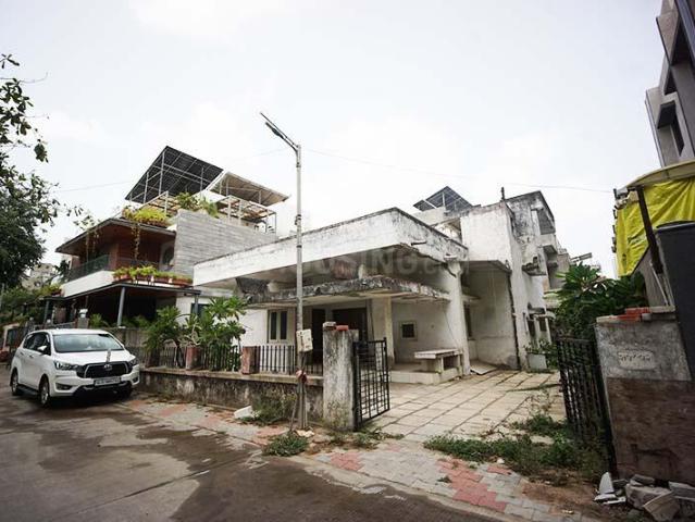 5 BHK Independent House in Ambawadi for resale Ahmedabad. The reference number is 20732983