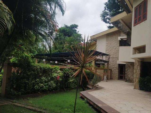 5 BHK Independent House in Aundh for resale Pune. The reference number is 9815901