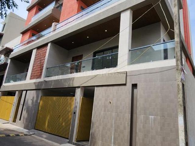 5 BHK Independent House in Bhimrad for resale Surat. The reference number is 20960295