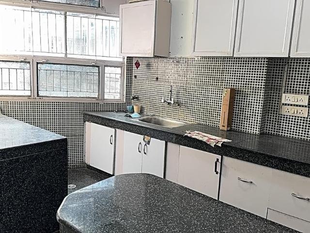 5 BHK Independent House in Defence Colony for resale New Delhi. The reference number is 18960819