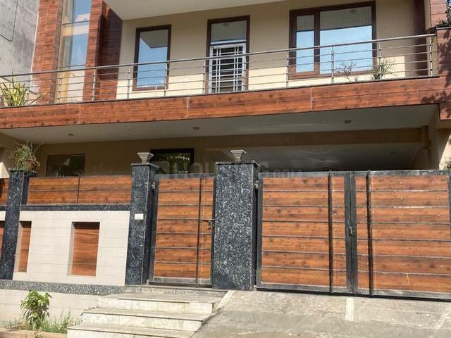 5 BHK Independent House in Eta I for resale Greater Noida. The reference number is 20221406