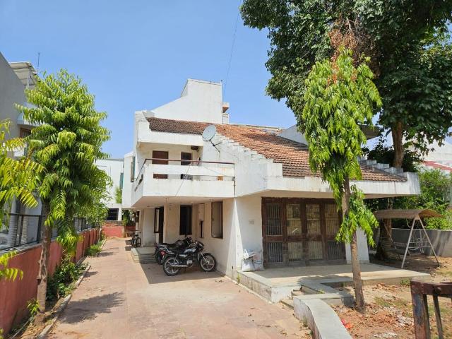 5 BHK Independent House in Ghatlodiya for resale Ahmedabad. The reference number is 15821130