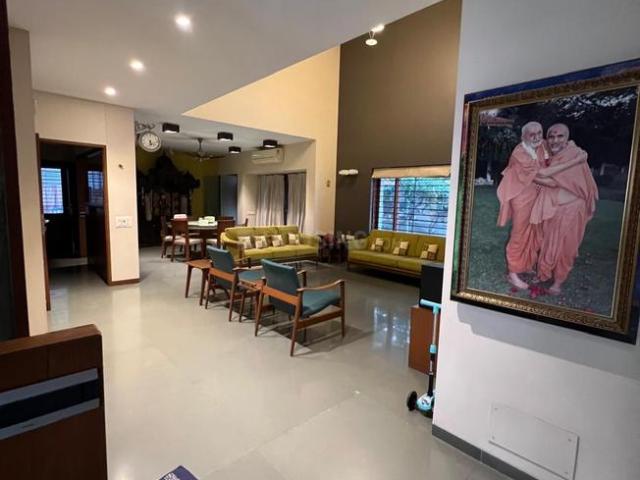 5 BHK Independent House in Gurukul for resale Ahmedabad. The reference number is 18120587