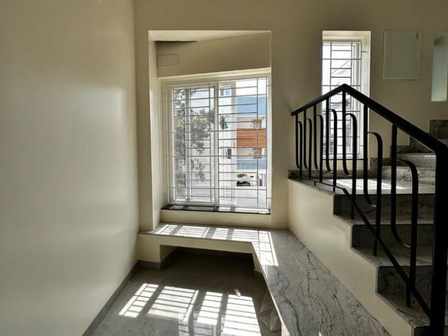 5 BHK Independent House in Injambakkam for resale Chennai. The reference number is 20910886