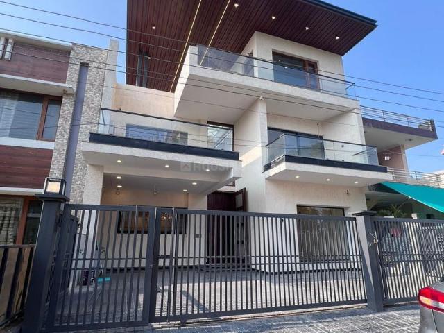 5 BHK Independent House in Kharar for resale Mohali. The reference number is 17579145