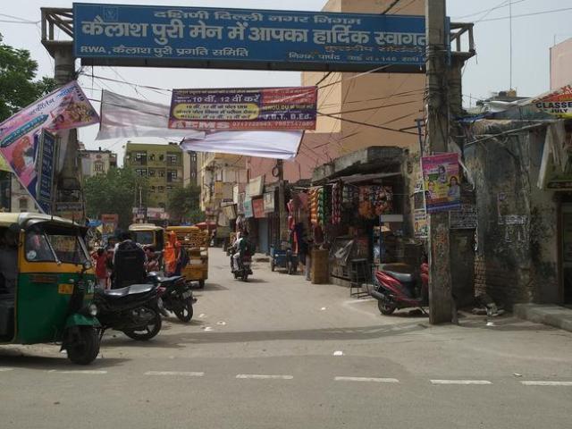 5 BHK Independent House in Manglapuri for resale New Delhi. The reference number is 20792132