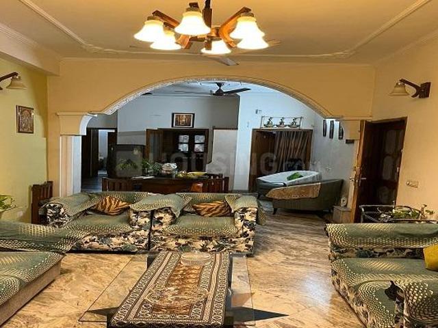 5 BHK Independent House in Sector 15 for resale Noida. The reference number is 16050943