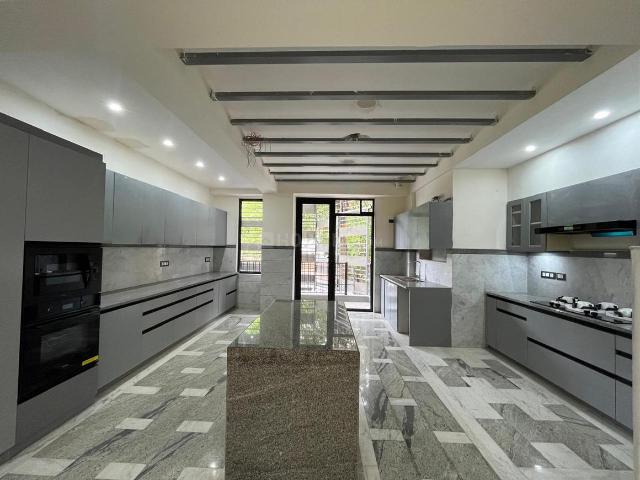 5 BHK Independent House in Sector 26A for resale DLF City. The reference number is 17484460