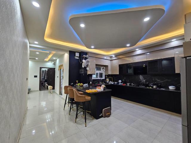 5 BHK Independent House in Sector 36 for resale Noida. The reference number is 20947818