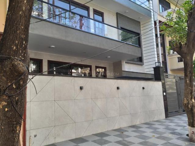 5 BHK Independent House in Sector 41 for resale Noida. The reference number is 20115061