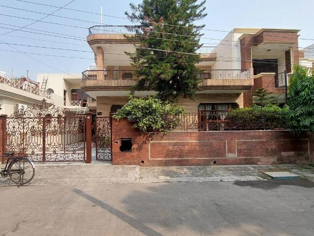 5 BHK Independent House in Sector 64 for resale Sahibzada Ajit Singh Nagar. The reference number is 15884609