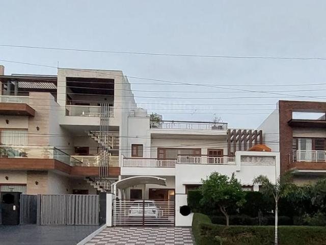 5 BHK Independent House in Sector 78 for resale Sahibzada Ajit Singh Nagar. The reference number is 17498673