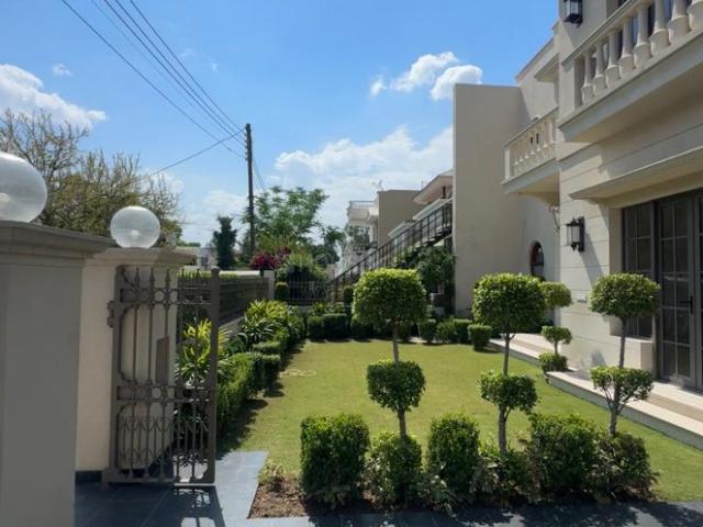 5 BHK Independent House in Sector 8 for resale Chandigarh. The reference number is 20338675
