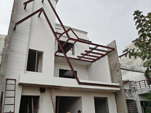 5 BHK Independent House in Sushant Golf City for resale Lucknow. The reference number is 19852559