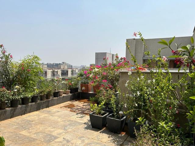 5 BHK Penthouse in Jodhpur for resale Ahmedabad. The reference number is 16985515