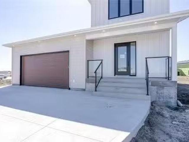 5 Black Currant Crescent, Steinbach, MB, R5G 1M5 house for s.