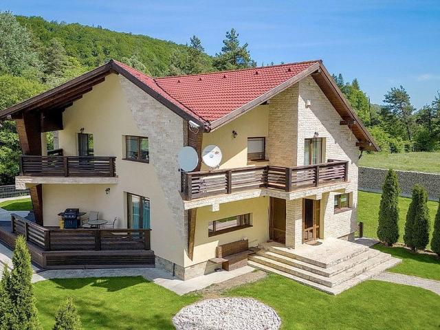 5 camere, casa de vanzare Brasov judet, Strada Apa Rece 9157 •
