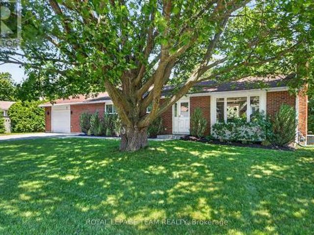 5 Caribou Avenue, Ottawa, ON, K2S 1M5 house for sale | Listing ID X13491 | Royal LePage