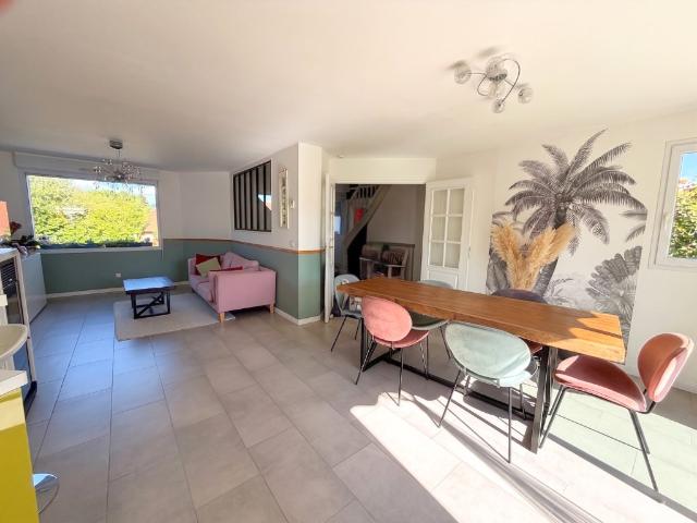 5 chambres, semi plain pied, construction récente à 221 000 € HAI: qui dit mieux ?