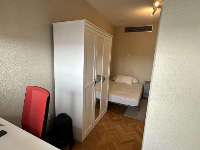 5 Dormitorio Shared Living/Roommate Madrid Madrid 81695364