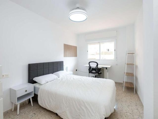 5 Dormitorio Shared Living/Roommate Granada Granada 94983571