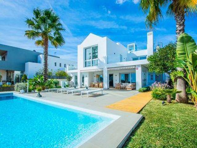 5 Dormitorio Villa Ojen Malaga 82863644