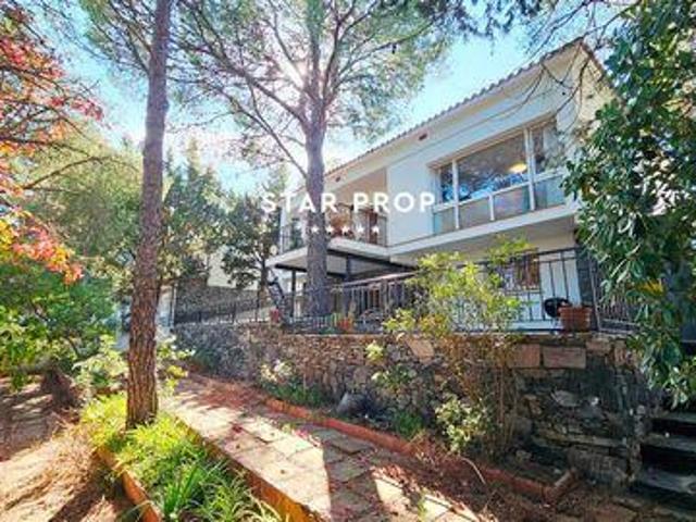 5 Dormitorio Villa Llanca Girona LS95535490