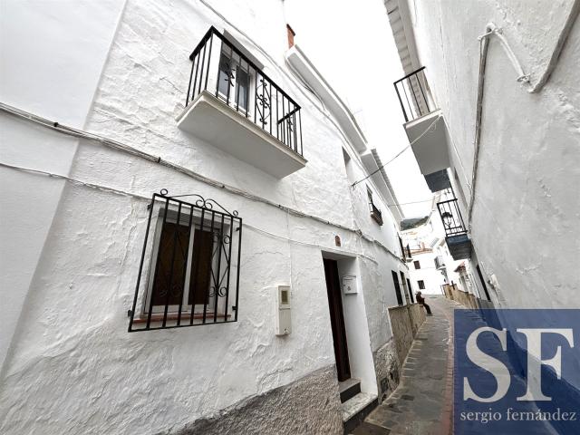 5 Dormitorios dobles uno con baño en suite con bañera | Cu. 194m² Canillas de Aceituno