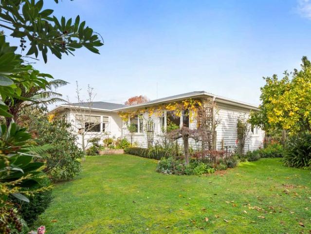 5 Epsom Road, Hokowhitu, Palmerston North City For Sale