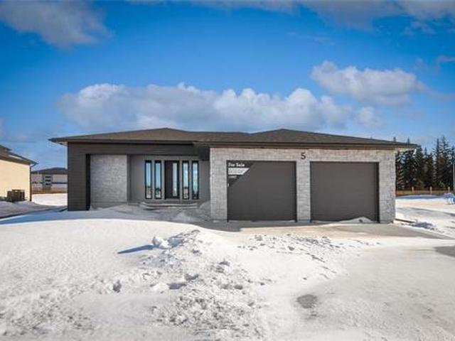 5 Fieldstone Cr, Oak Bluff, MB, R4G 0E7 Luxury House for sale | Listing ID 202601 | Royal LePage Carriage Trade Luxury Properties