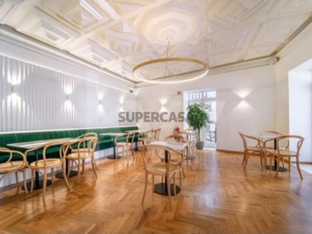 5 fracções para venda na Baixa de Coimbra. Prédio da Praça 8 de Maio