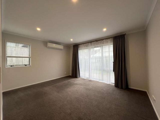 5 George McWhirter Avenue, West Harbour, Waitakere City