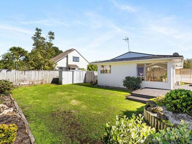 5 Grimshaw Place, Henderson, Waitakere City
