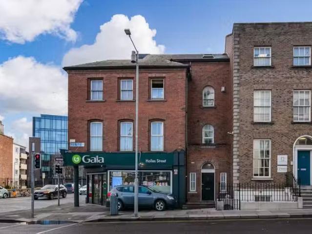 5 Holmeade House, Holles Street, Dublin 2, D02WC79 is for sale