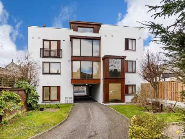 5 Hollybank Court, Drumcondra, Dublin 9, D09CX68 is for sale