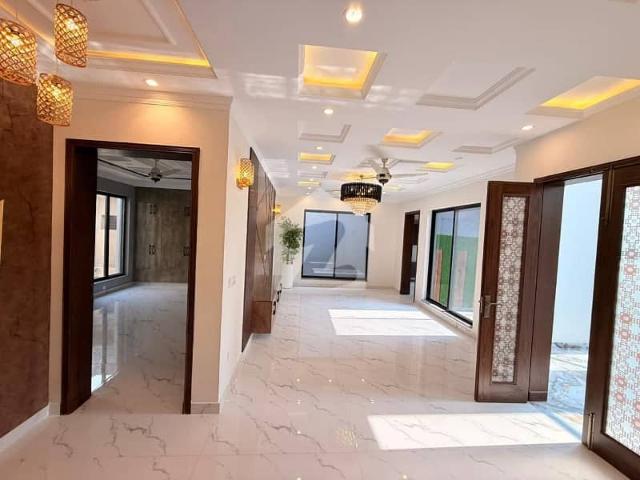 5 Kanal Ideal House Available For Rent