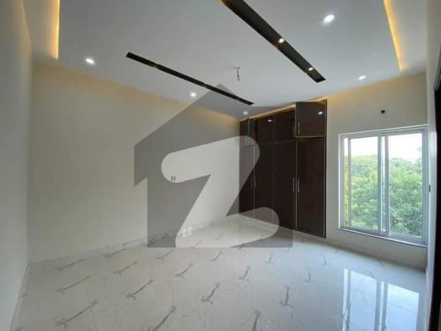 5 kanal ideal house available for rent Garden Town