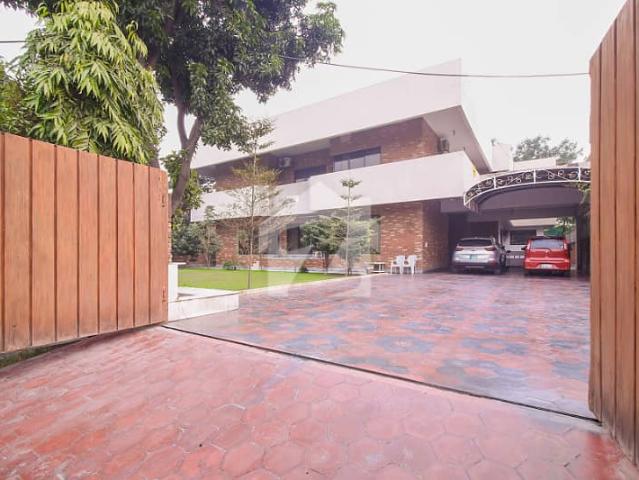 5 kanal top location house for multinational company golden opportunity